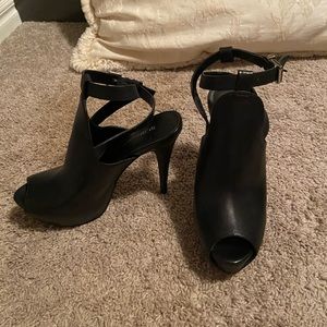 BCBG Eneration 7m/ 37 woman’s leather black heel
